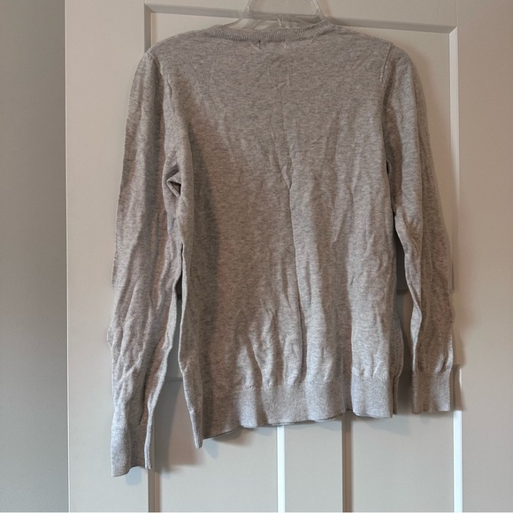 Size L grey Old Navy sweater with the monogram J - Picture 2 of 5